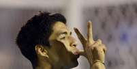 Su&aacute;rez fez um dos gols da vit&oacute;ria do Uruguai sobre a Argentina  Foto: Reuters