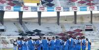Jogadores fizeram treino de bola parada pela manh&atilde; e viajariam &agrave;s 15h, mas acabaram voltando ao Arruda &agrave; tarde  Foto: Eduardo Amorim / Brisa Comunica&ccedil;&atilde;o e Arte - Especial para o Terra