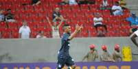 <p>Cicinho comemora o gol marcado diante do N&aacute;utico, no &uacute;ltimo s&aacute;bado; jogador ser&aacute; monitorado at&eacute; o cl&aacute;ssico&nbsp;em Araraquara</p>  Foto: Aldo Carneiro / Ag&ecirc;ncia Lance