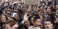 Estudantes do ensino médio francês protestam em Paris: "A expulsão não é a solução"  Foto: AP