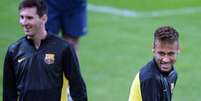Lionel Messi e Neymar participam de treino do Barcelona para partida contra o Milan pela fase de grupos da Liga dos Campeões  Foto: EFE