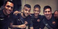 <p>Neymar com Daniel Alves e Adriano junto a Messi no Barcelona: adapta&ccedil;&atilde;o</p>  Foto: Instagram / Reprodu&ccedil;&atilde;o
