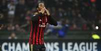 Robinho comemora depois de abrir o placar para o Milan em duelo com o Barcelona pela Liga dos Campeões  Foto: AFP