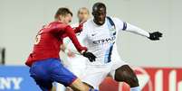 Yaya Touré foi alvo de cânticos racistas na vitória do Manchester City  Foto: EFE