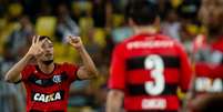 <p>Hernane mostrou oportunismo nos gols do Flamengo</p>  Foto: Mauro Pimentel / Terra