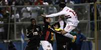Alo&iacute;sio comemora gol do S&atilde;o Paulo com sua tradicional "voadora" em Muricy Ramalho  Foto: AP