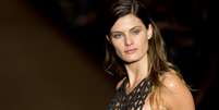 <p>Isabelli Fontana durante desfile de Tufi Duek no SPFW</p>  Foto: Bruno Santos / Terra