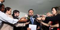 O senador A&eacute;cio Neves concede entrevista coletiva depois de apresentar projeto de lei no Senado que incorpora o Bolsa Fam&iacute;lia &agrave; Loas  Foto: George Gianni / PSDB / Divulga&ccedil;&atilde;o