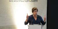 A presidente Dilma Rousseff durante ato em comemora&ccedil;&atilde;o aos 10 anos do Programa Bolsa Fam&iacute;lia, no Museu da Rep&uacute;blica, em Bras&iacute;lia  Foto: Antonio Cruz / Ag&ecirc;ncia Brasil