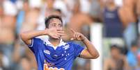 <p>Além de fazer parte da seleção do Brasileiro, Everton Ribeiro é eleito o craque da competição em eleição da CBF </p>  Foto: Ricardo Saibun / Gazeta Press