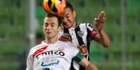 <p>Volante do Náutico, Martinez procurou apoio do Bom Senso FC, que reagiu em tom bastante ameaçador</p>  Foto: Ramon Bitencourt / Agência Lance