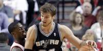 <p>Tiago Splitter pode ser o primeiro brasileiro campeão da NBA</p>  Foto: AP