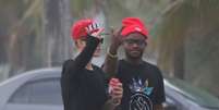 <p>No Brasil, Justin Bieber foi visto fazendo gestos obscenos para fotógrafos</p>  Foto: Marcello Sá Barretto/ André Freitas / AgNews