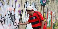 Os grafites que Justin Bieber fez em São Conrado, no Rio de Janeiro, não tiveram muita duração. Os desenhos feitos pelo cantor canadense foram cobertos com tinta branca nesta terça-feira (5).  Foto: André Freitas e Gabriel Reis / AgNews