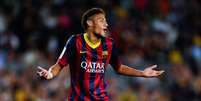 Neymar defende Barcelona contra o Milan  Foto: Getty Images 