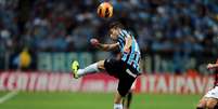 <p>Alex Telles vai deixar o Grêmio após boa temporada de 2013</p>  Foto: Jefferson Bernardes / Vipcomm