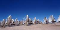 Com nove antenas, o Alma já era considerado o melhor telescópio no registro de ondas milimétricas e submilimétricas. Quando estiver pronto, ele terá 66 antenas em funcionamento  Foto: Matheus Pessel / Terra