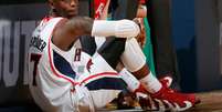 <p>Alemão Dennis Schroder, que joga sua primeira temporada na NBA, recebeu uma punição e será suspenso por uma partida pela liga</p>  Foto: Getty Images 