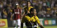 <p>Wellington Paulista fez 11 gols com a camisa do Crici&uacute;ma em 2013</p>  Foto: Fernando Ribeiro / Futura Press