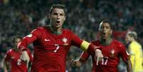 Cristiano Ronaldo comemora depois de fazer o gol da vitória de Portugal sobre a Suécia na repescagem  Foto: Reuters