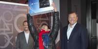 <p>Joey Chiu, de 24 anos, foi o primeiro comprador do PS4 nos Estados Unidos, na última sexta-feira (15)</p>  Foto: Reuters