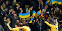 Jogadores da Ucrânia festejam vitória sobre a França em Kiev que deixa a equipe mais perto da Copa do Mundo  Foto: AFP