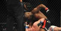 Chael Sonnen teve atuação apática e foi facilmente vencido por Rashad Evans  Foto: Reuters