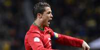 Com os tr&ecirc;s gols contra Su&eacute;cia, Cristiano Ronaldo igualou Pauleta como maior artilheiro de Portugal (47 gols)  Foto: AFP