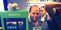 Paulo Roberto foi o primeiro brasileiro a comprar o Xbox One  Foto: Fnac / Divulgação