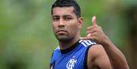 <p>André Santos jogou contra Cruzeiro, o que pode render punição ao Fla</p>  Foto: Mauro Pimentel / Terra