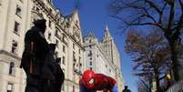 Um balão do Homem-Aranha é visto durante o tradicional desfile da Macy's no dia de Ação de Graças, em Nova York, nos Estados Unidos, nesta quinta-feira.  Foto: Gary Hershorn 28 / Reuters