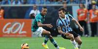 <p>Vargas faz os seus últimos jogos pelo Grêmio; chileno não permanecerá no clube para 2014, mas vinda para o Santos é incerta</p>  Foto: Gustavo Granata/Agif / Gazeta Press