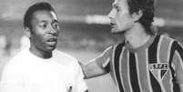 <b>1974</b><br> Em 2 de junho de 1974, Pel&eacute; e Pedro Rocha se encontram no cl&aacute;ssico Santos x S&atilde;o Paulo pelo Campeonato Brasileiro; duelo terminou empatado por 1 a 1, com gols de Brecha (Santos) e Mirandinha (S&atilde;o Paulo)  Foto: Gazeta Press