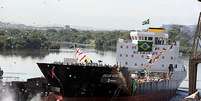 <p>Navio cargueiro da Transpetro no mar do Rio de Janeiro</p>  Foto: Divulgação