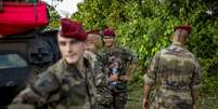 Soldados franceses em base militar em Camar&otilde;es na quarta-feira  Foto: AFP