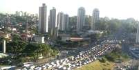 Acidente aconteceu na altura do quilômetro 14,5 da rodovia e teve reflexo no trânsito  Foto: Eduardo Campos / vc repórter