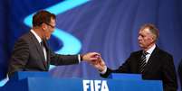 <p>Geoff Hurst reagiu com bom humor ao "pé-frio" no sorteio: "espero que me deixem voltar para o país"</p>  Foto: Getty Images 