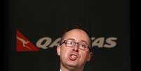 <p>O presidente-executivo da Qantas Airways, Alan Joyce, anuncia os resultados anuais da companhia durante uma coletiva de imprensa em Sydney</p>  Foto: David Gray / Reuters