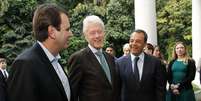 <p>Ex-presidente Bill Clinton com o prefeito do Rio Eduardo Paes e o governador Sérgio Cabral</p>  Foto: Shana Reis / Divulgação