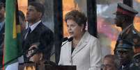 <p>A presidente Dilma Rousseff discursa durante a despedida de Mandela</p>  Foto: AFP