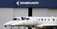 Jatos privados são fotografados na sede da Embraer em São José dos Campos. A Embraer recebeu da norte-americana American Airlines um pedido de encomendas firmes por 60 aviões E175, um negócio estimado em 2,5 bilhões de dólares a preços de tabela. 14/05/2013.  Foto: Nacho Doce / Reuters