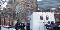 Equipe da Swat foi ao campus de Harvard para investigar a suposta ameaça  Foto: AP