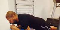 <p>Adriano tem treinado forte para representar&nbsp;Atl&eacute;tico-PR</p>  Foto: Instagram / Reprodução