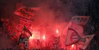 <p>Torcida do Bayern era minoria, mas provou novamente que sabe fazer a festa em um estádio</p>  Foto: AP