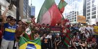 <p>Protesto de torcedores da Portuguesa na Avenida Paulista transformou torcedores rivais de todo o Brasil em aliados</p>  Foto: Ricardo Matsukawa / Terra