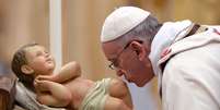 Papa Francisco celebra Missa do Galo na Basílica de São Pedro, no Vaticano  Foto: EFE