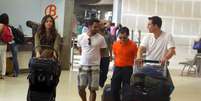 Matthew McCounaghey e a mulher, Camila Alves, foram fotografados com os filhos no aeroporto de Confins, em Minas Gerais  Foto: André Freitas e Delson Silva  / AgNews