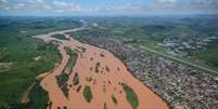 <p>Cheia de rios preocupa moradores de munic&iacute;pios mineiros, como Governador Valadares</p>  Foto: Gil Leonardi/Imprensa MG / Divulgação