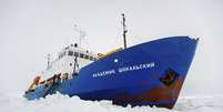 <p>Imagem fornecida pela expedi&ccedil;&atilde;o cient&iacute;fica mostra o navio MV Akademik Shokalskiy preso no gelo da Ant&aacute;rtida</p>  Foto: AP