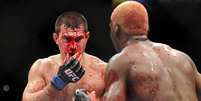 Bobby Voelker teve o rosto castigado em derrota para William Patolino no UFC 168  Foto: AP